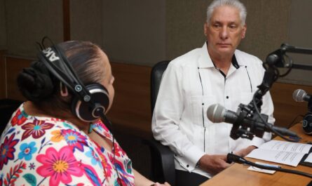 Díaz-Canel vista Radio Rebelde